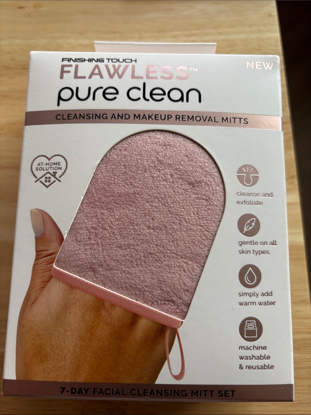Finishing Touch Flawless Pure Clean Pink Cleansing & Makeup Removal Mitt